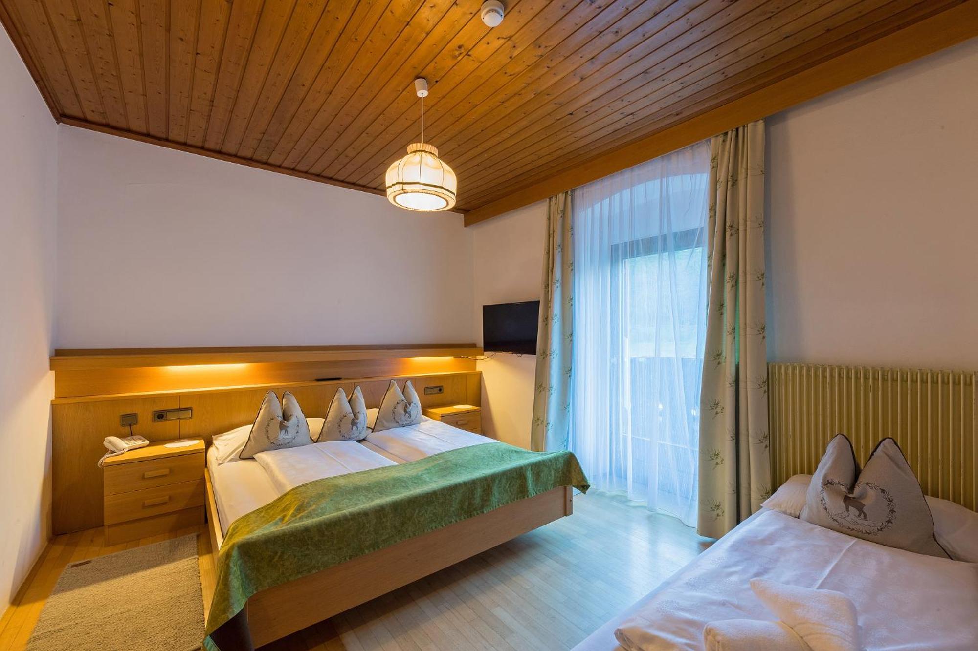 Alpin Natur Hotel Brueckele Braies  Exterior photo
