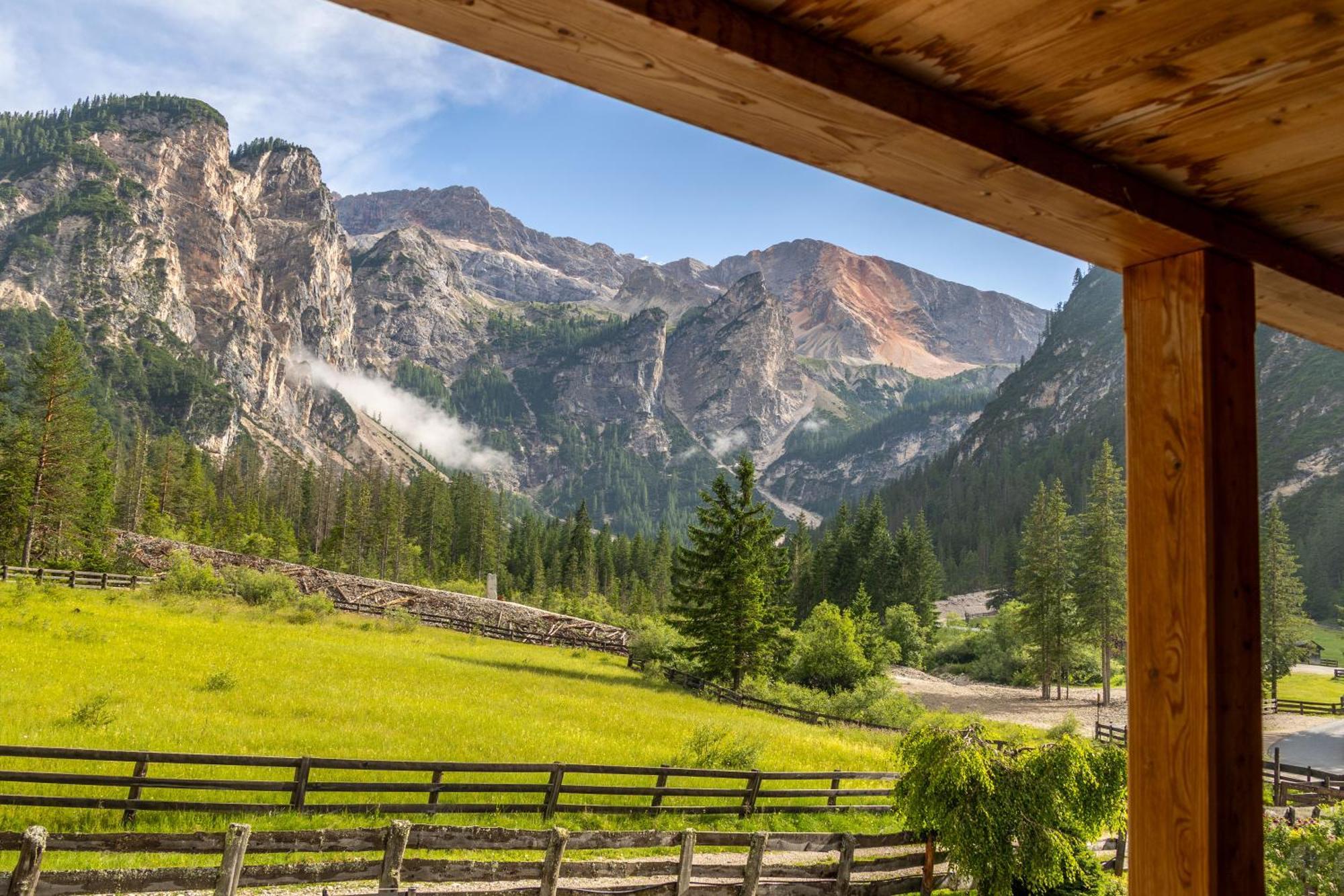 Alpin Natur Hotel Brueckele Braies  Exterior photo