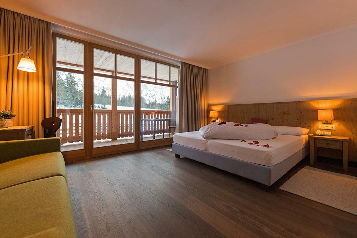 Alpin Natur Hotel Brueckele Braies  Exterior photo